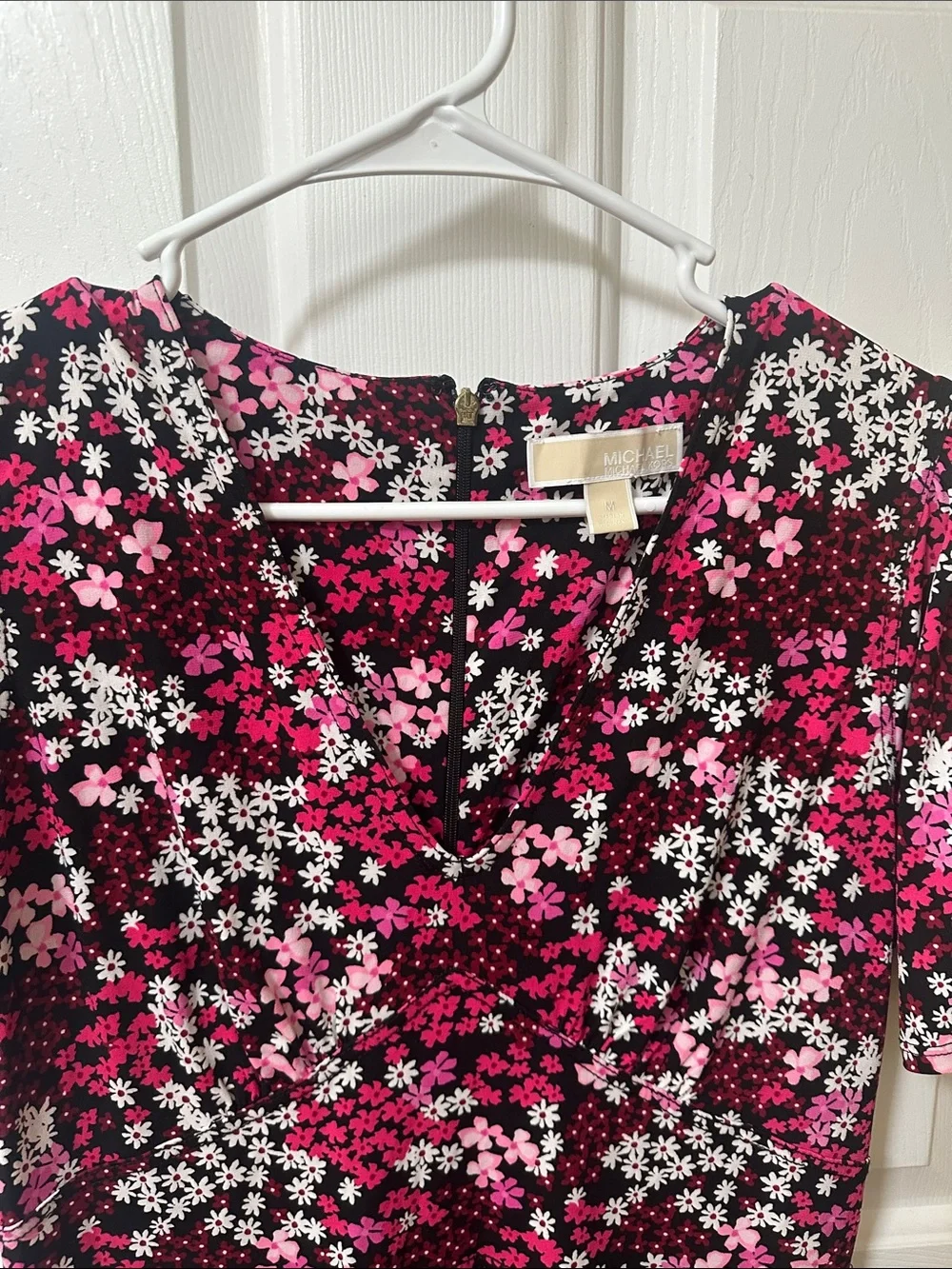 0232 Michael Kors Pink & Black Floral V-Neck Midi Dress medium